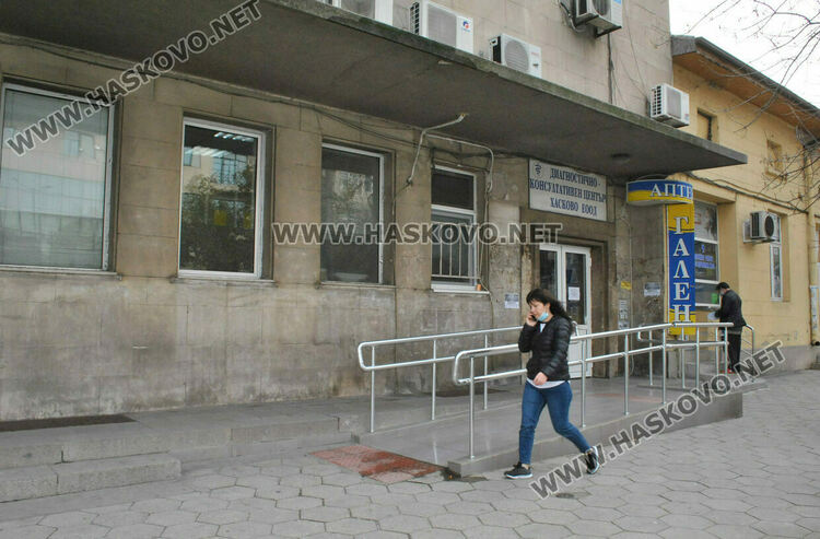 Кредит от 100 000 лева иска Първа поликлиника за ремонт и фотоволтаици