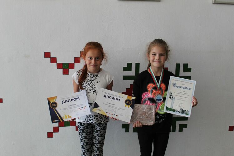 Ученички от „Йовков“ постигнаха отлични резултати на математически състезания