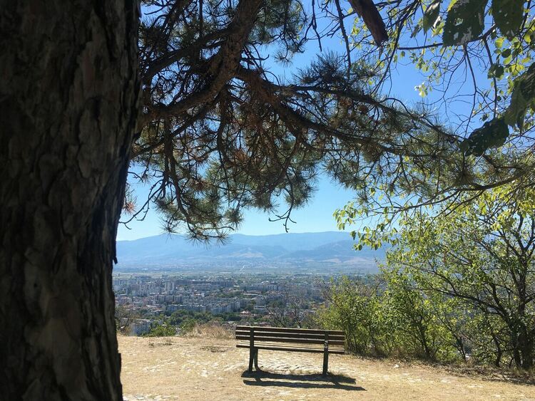 Сутрешни мъгли в равнините, слънчево през деня