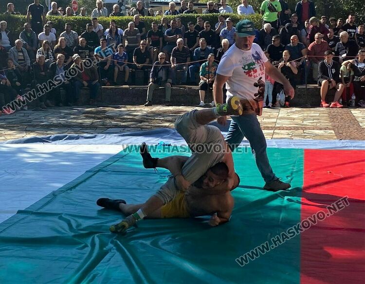 Българската федерация по борба награди Донко Трендафилов за юбилея му