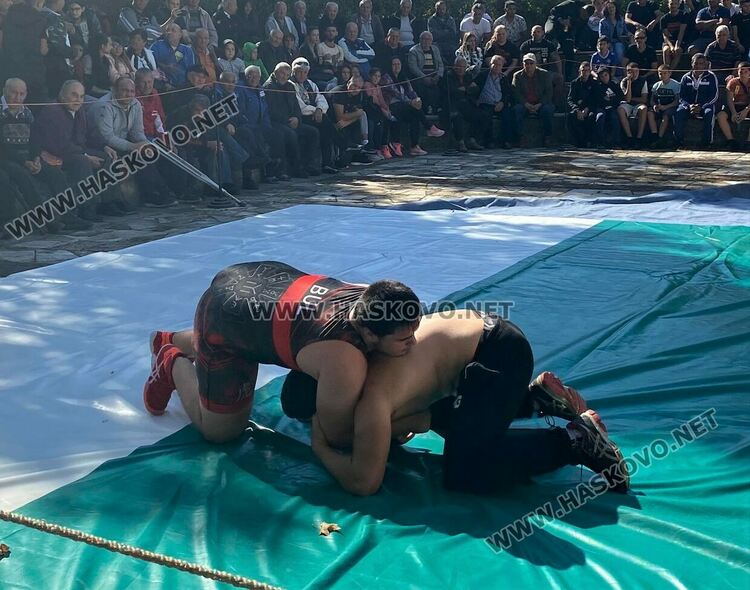 Българската федерация по борба награди Донко Трендафилов за юбилея му