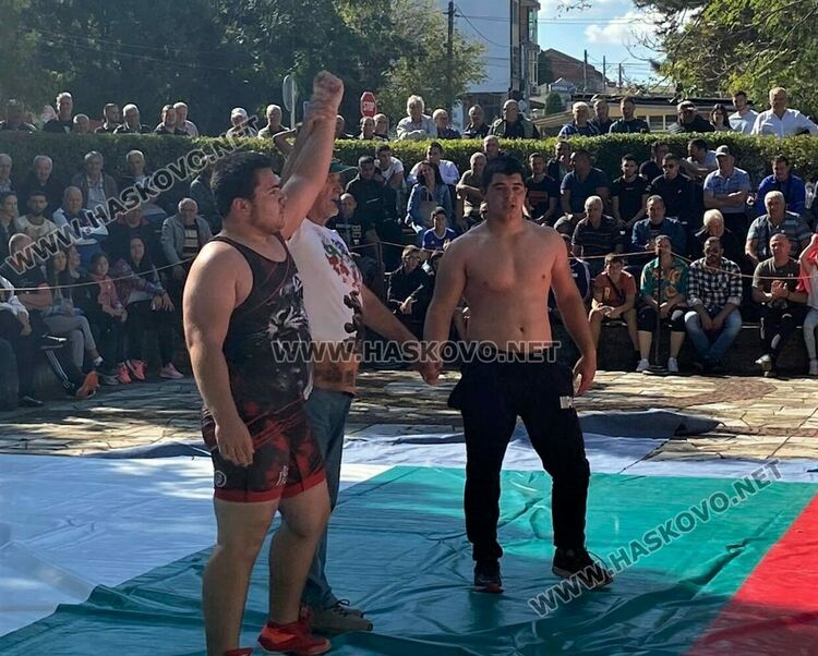 Българската федерация по борба награди Донко Трендафилов за юбилея му