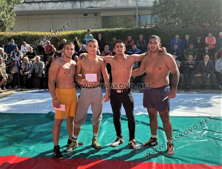 Българската федерация по борба награди Донко Трендафилов за юбилея му