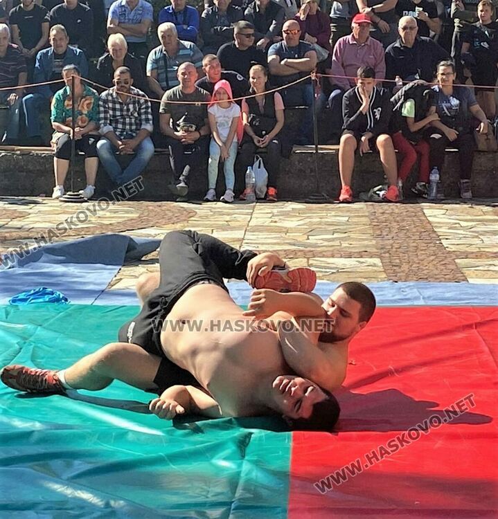 Българската федерация по борба награди Донко Трендафилов за юбилея му