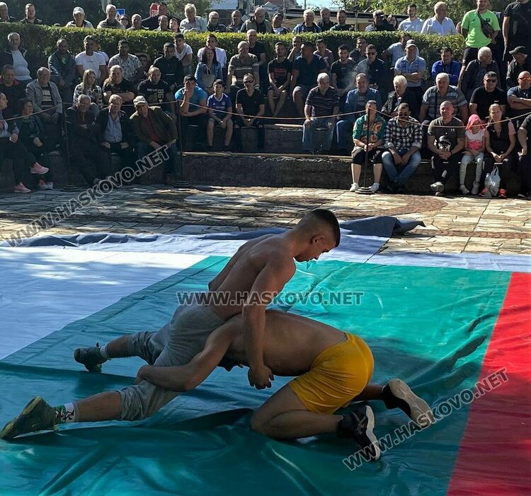 Българската федерация по борба награди Донко Трендафилов за юбилея му