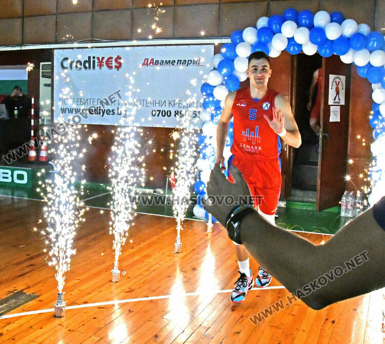 Еуфорична среща с публиката и победа за баскетболния тим на Хасково в първи кръг на А групата
