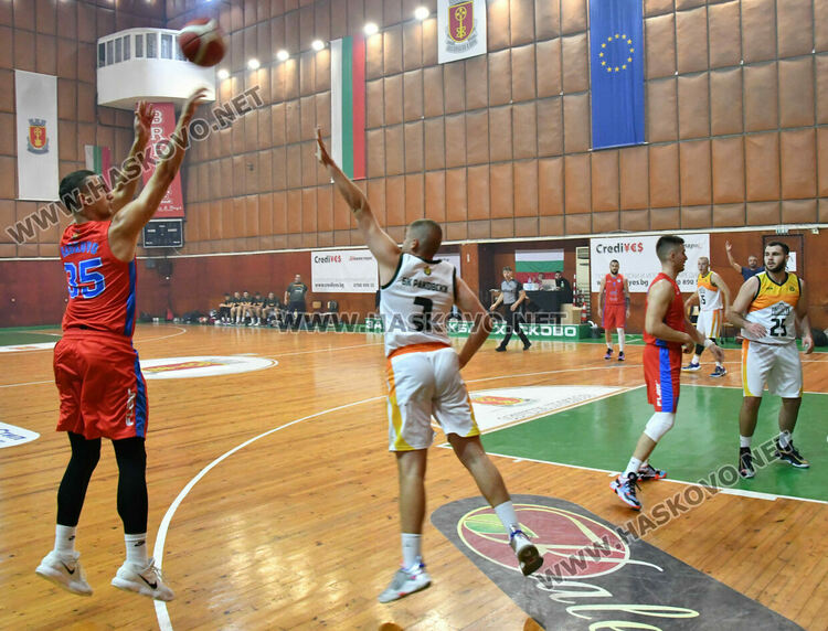 Еуфорична среща с публиката и победа за баскетболния тим на Хасково в първи кръг на А групата