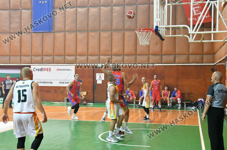 Еуфорична среща с публиката и победа за баскетболния тим на Хасково в първи кръг на А групата