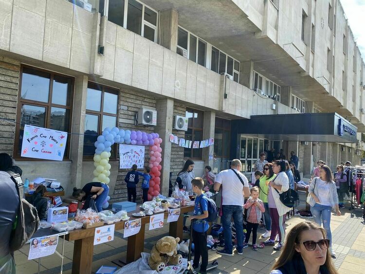 Майки организираха благотворителен базар за болната Габи, успехът му е неочакван 