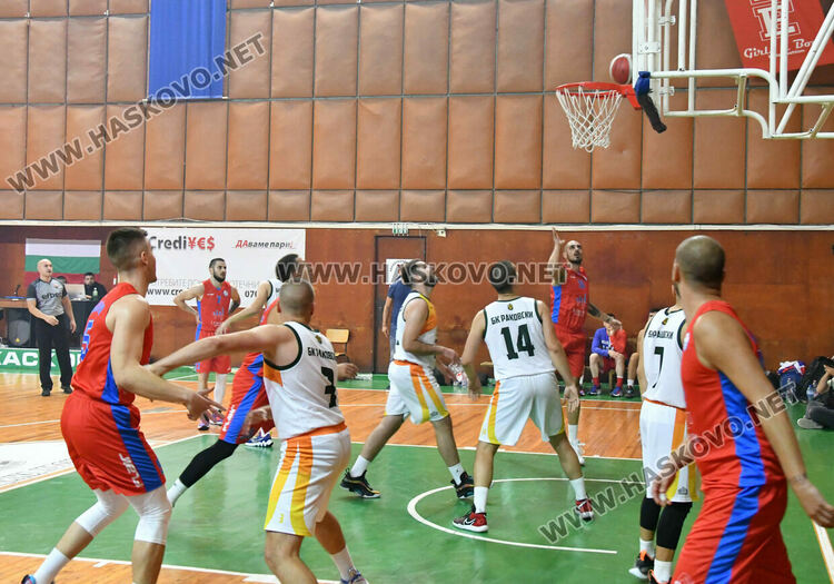 Еуфорична среща с публиката и победа за баскетболния тим на Хасково в първи кръг на А групата