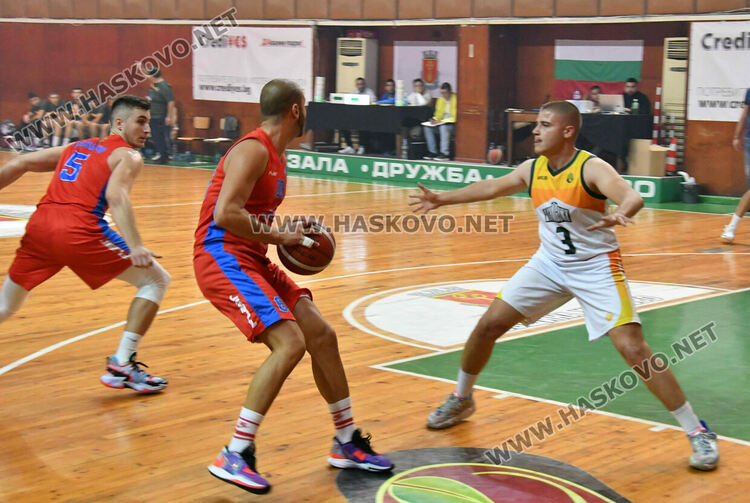 Еуфорична среща с публиката и победа за баскетболния тим на Хасково в първи кръг на А групата