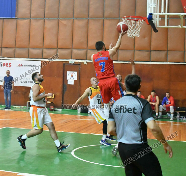 Еуфорична среща с публиката и победа за баскетболния тим на Хасково в първи кръг на А групата
