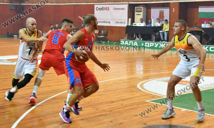 Еуфорична среща с публиката и победа за баскетболния тим на Хасково в първи кръг на А групата