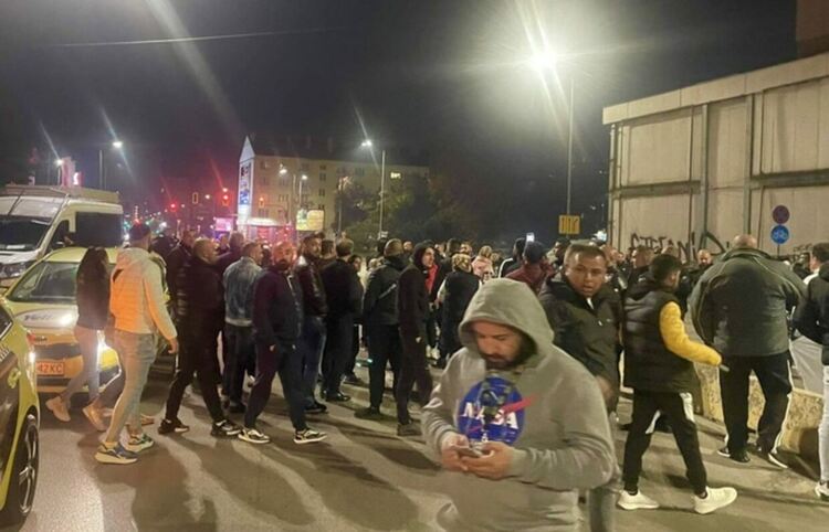 Таксиметров шофьор пребит до смърт на столичен булевард