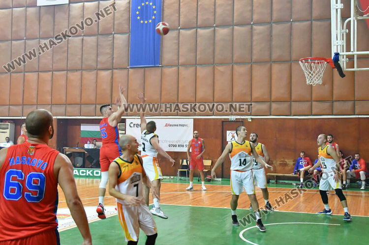 Еуфорична среща с публиката и победа за баскетболния тим на Хасково в първи кръг на А групата