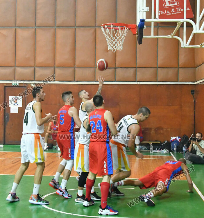 Еуфорична среща с публиката и победа за баскетболния тим на Хасково в първи кръг на А групата