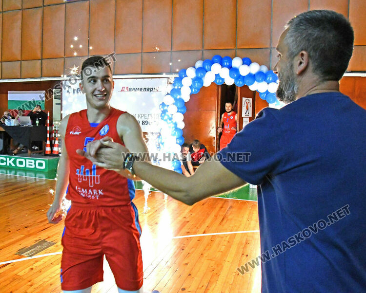 Еуфорична среща с публиката и победа за баскетболния тим на Хасково в първи кръг на А групата