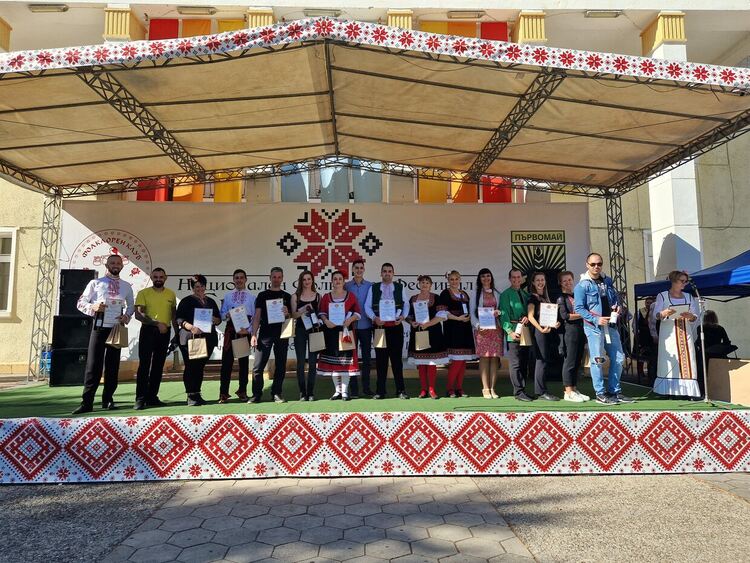 В Първомай се проведе  първият по рода си фолклорен фестивал   ,,Среща в Тракия”