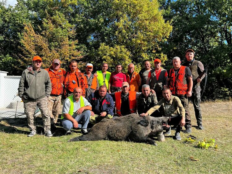 Ловец от Кобиляне повали 200-килограмов глиган