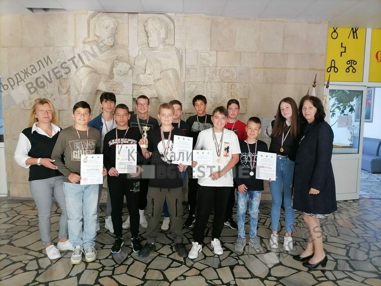 Кирилометодиевци отново шампиони в спортно туристическите дисциплини