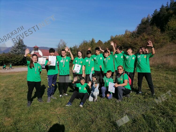 Кирилометодиевци отново шампиони в спортно туристическите дисциплини