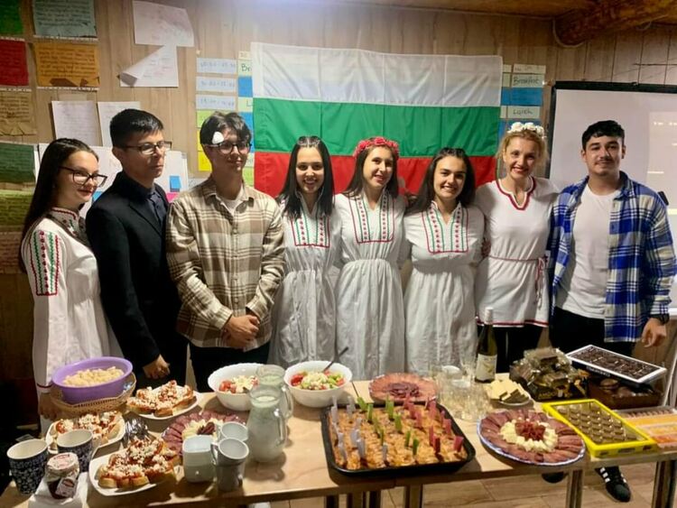 „Осъзнати и съюзени“се завърнаха славейковци от Румъния