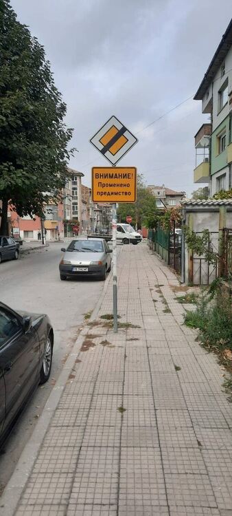 Промениха движението по две натоварени улици в Асеновград (снимки)