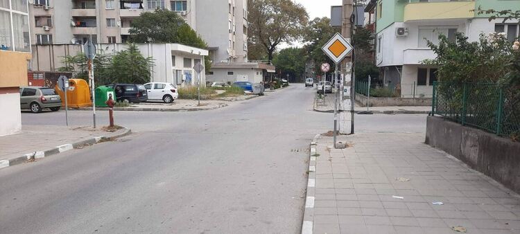 Промениха движението по две натоварени улици в Асеновград (снимки)