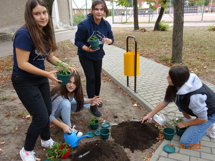 Вазовци проведоха първия си урок в „Зелена класна стая“