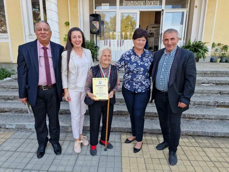 Участници от 9 общини събра фолклорен фестивал в Харманли