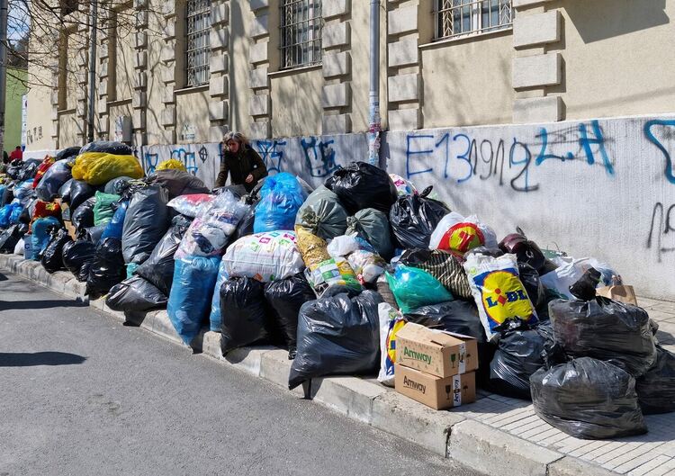 Съвместна акция на БЧК и община Асеновград за събиране на дрехи 