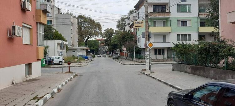 Промениха движението по две натоварени улици в Асеновград (снимки)