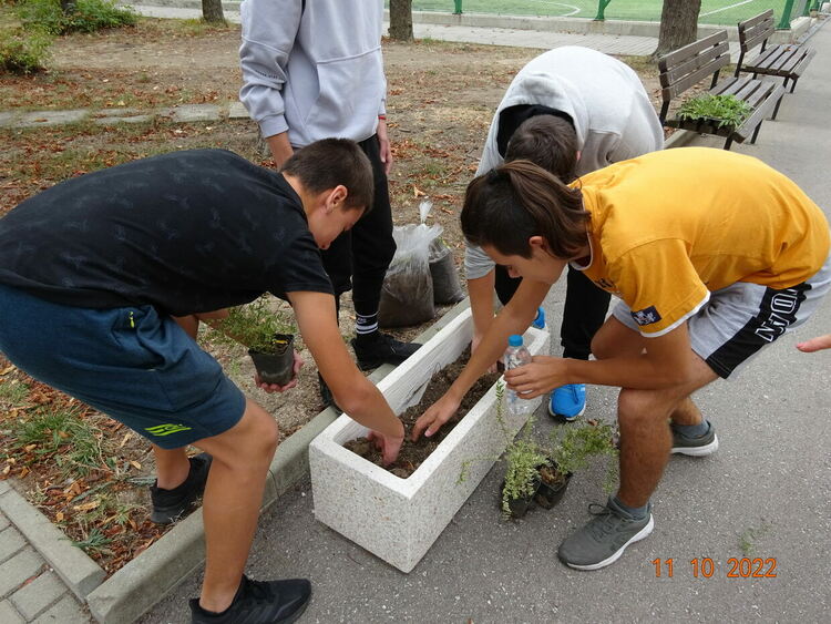 Вазовци проведоха първия си урок в „Зелена класна стая“