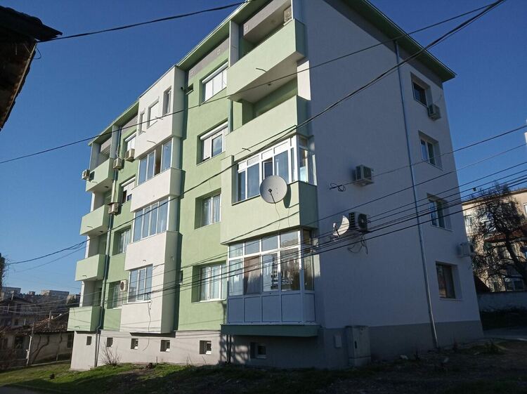 Приключи санирането на три жилищни сгради по проект за енергийна ефективност