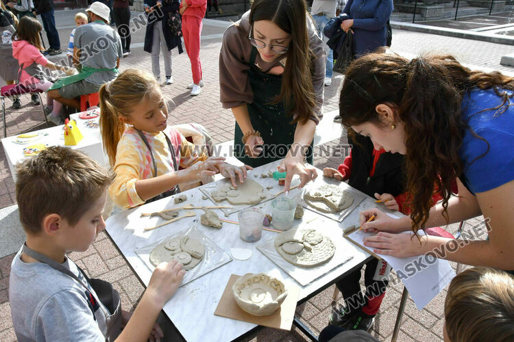 Арт пленер събра деца на различни възрасти в центъра на града