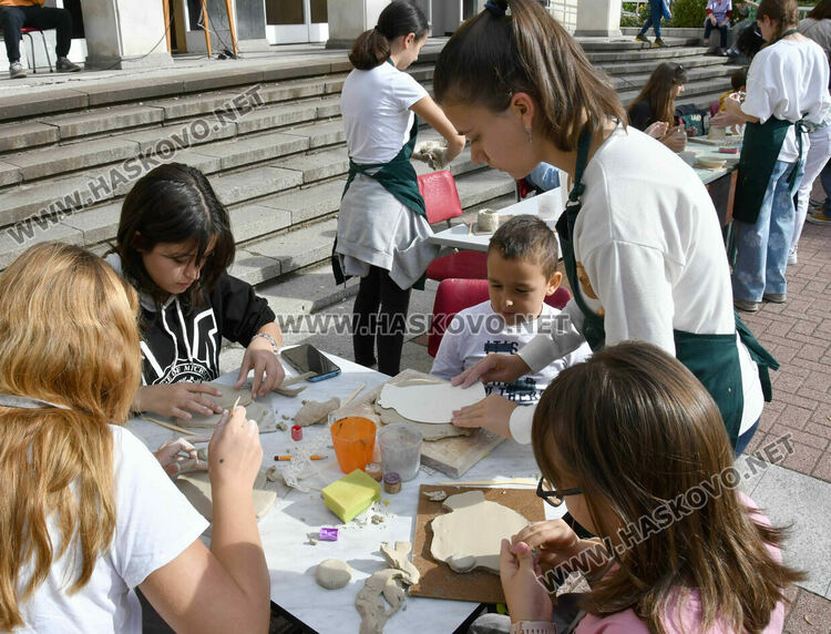 Арт пленер събра деца на различни възрасти в центъра на града