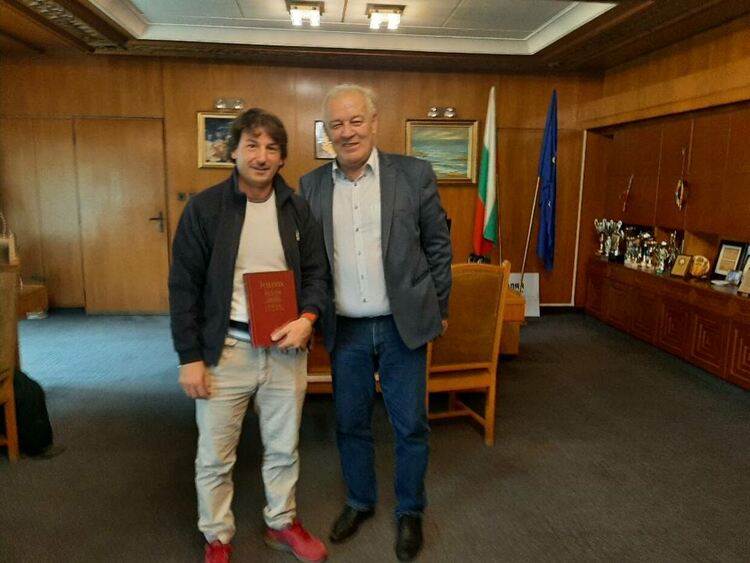 Мелемов обеща пълна подкрепа на екипа, който снима нов български филм в Могилица и Черешово