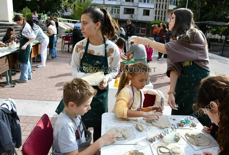 Арт пленер събра деца на различни възрасти в центъра на града
