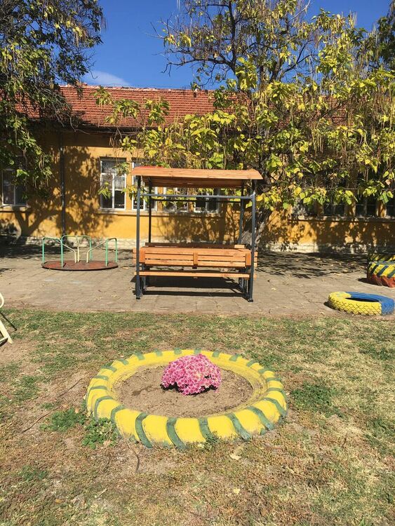 Учителките в Крушево благодарят за дарените играчки и съоръжения