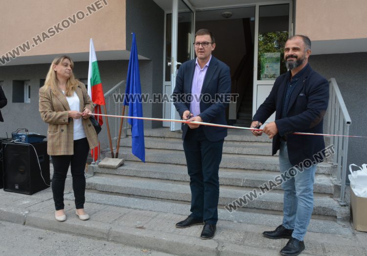 Откриха саниран жилищен блок в Хасково, чакат указания за още обновявания
