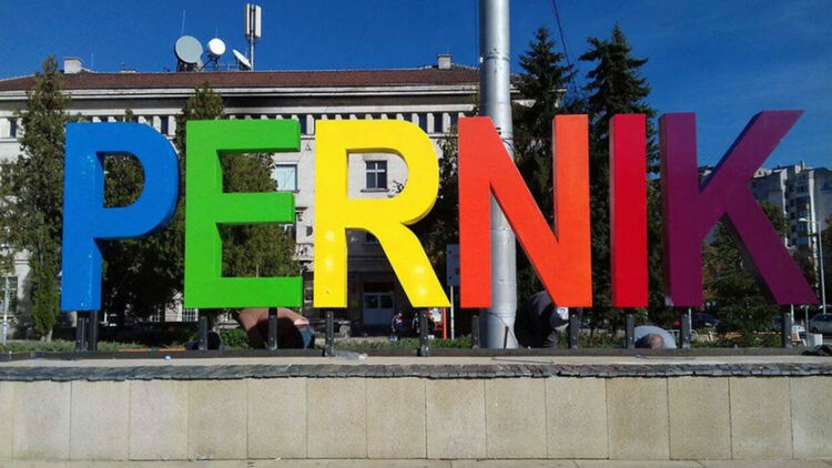 Наказват водач на микробус в Перник заради отказ да вози дете, платило билета си със стотинки