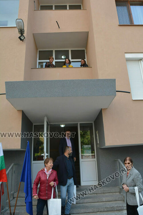 Откриха саниран жилищен блок в Хасково, чакат указания за още обновявания