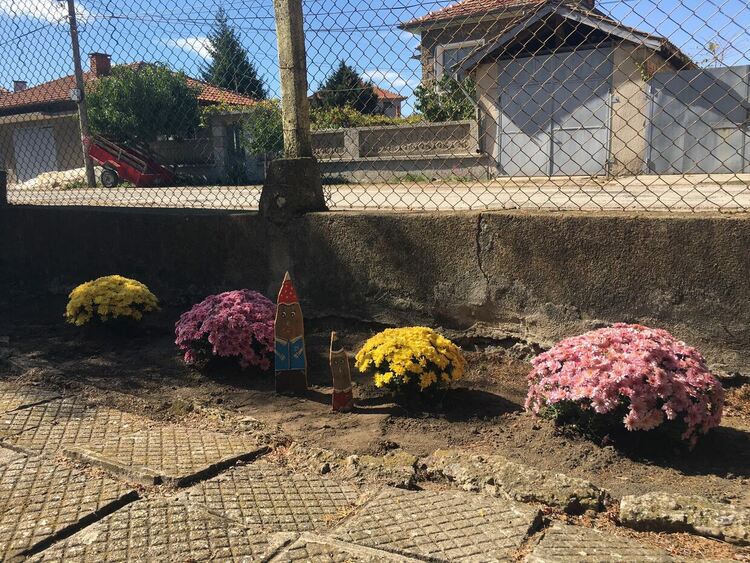 Учителките в Крушево благодарят за дарените играчки и съоръжения