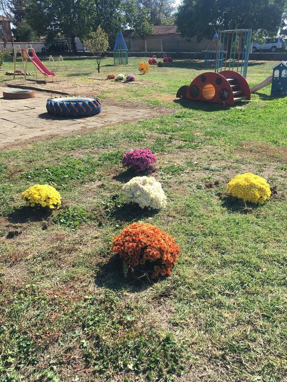 Учителките в Крушево благодарят за дарените играчки и съоръжения