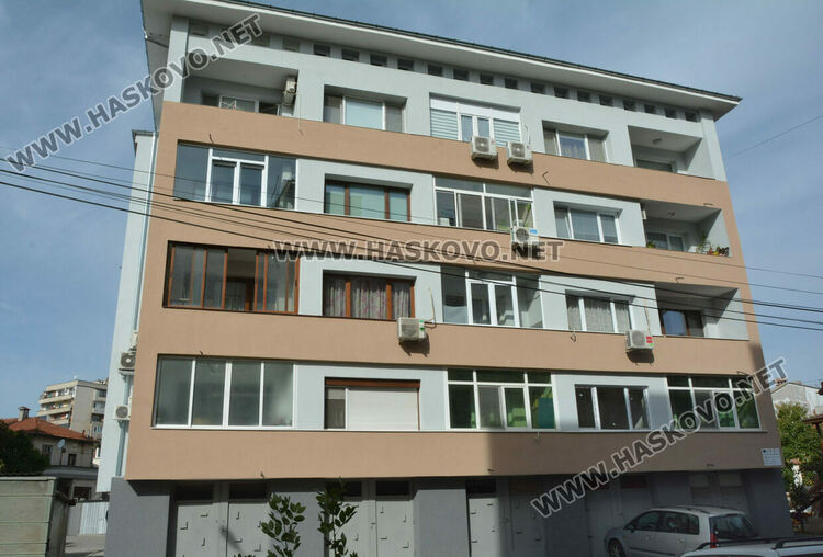 Откриха саниран жилищен блок в Хасково, чакат указания за още обновявания