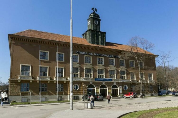 Общинският съвет в Перник ще заседава извънредно заради продажбата на Минната дирекция