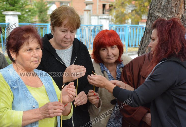 В с.Войводово реставрират иконите в храма на Света Петка
