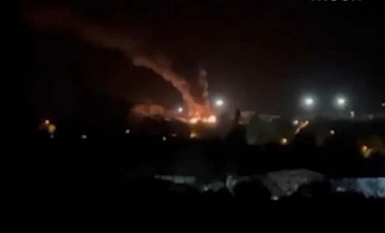 Гръмна склад с боеприпаси в Белгород, Русия съобщава за свалени ракети