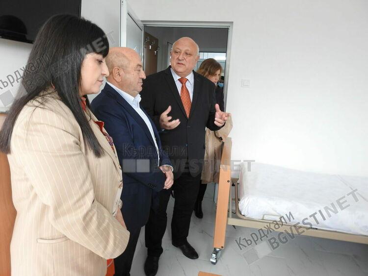 Дариха още едно обновено отделение на болницата ни, става все по- модерна