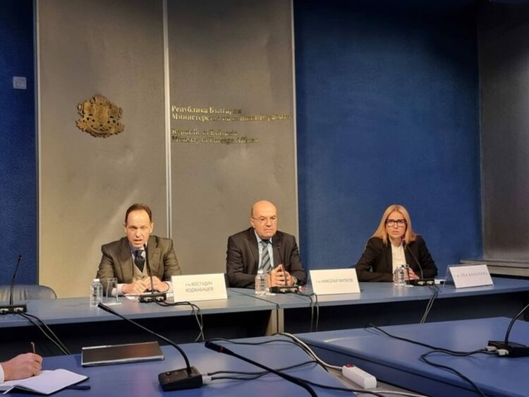 Служебният министър на външните работи отчете баланс по деликатните теми за ЕС и Украйна